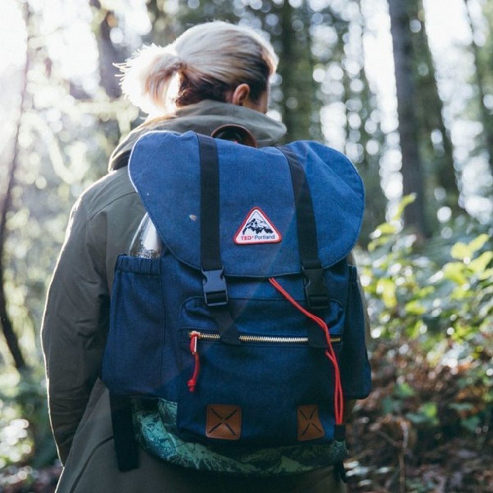 RARE NIKE TedX Portland Oregon Rare Backpack Blue Denim Red Mount Hood Graphic - Picture 6 of 6